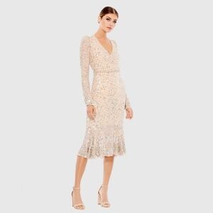 MAC DUGGAL 10740 NWOT
Sequin Dress with Embellished Hemline and Belt